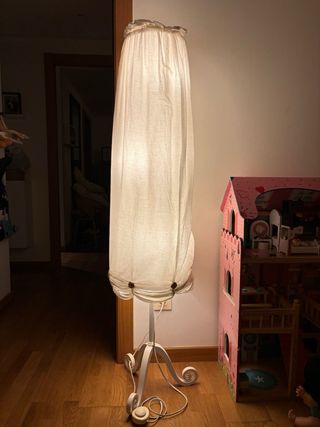 Lampara pie IKEA blanca