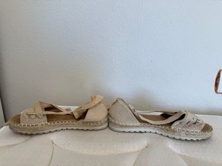 Sandalias planas beige mujer