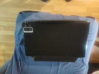 Impresora Epson negra en buen estado.