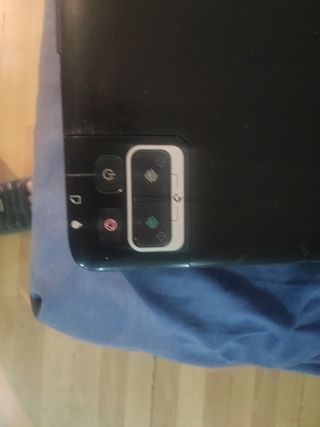 Impresora Epson negra en buen estado.