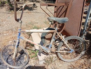 Bicicleta antigua oxidada