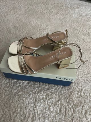 Sandalias MARYPAZ doradas 37