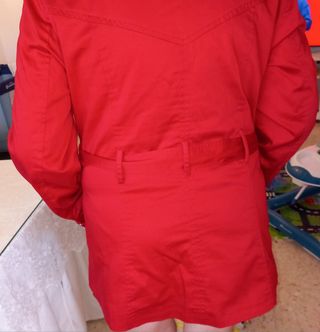 Gabardina roja nueva