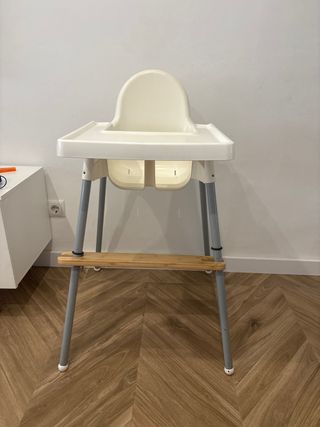 Trona IKEA con reposapiés