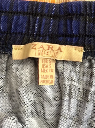 Minigonna con fantasia scozzese blu e nera Zara