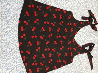 Blusa ciliegie nera con fiocco
