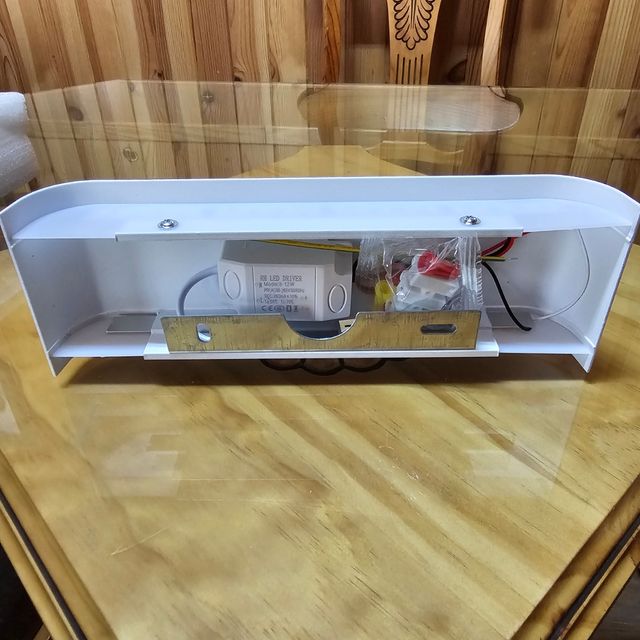 Lampara LED blanca de plástico