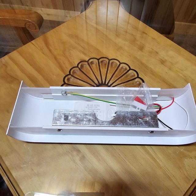 Lampara LED blanca de plástico