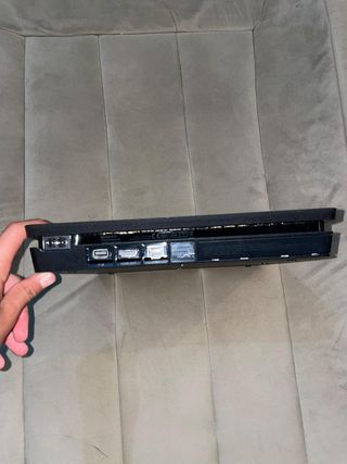 PS4 (PlayStation 4) Slim - 5 juegos-2mandos 