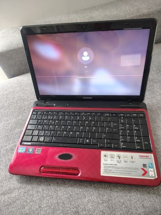 Portátil Toshiba L750/L755 rojo