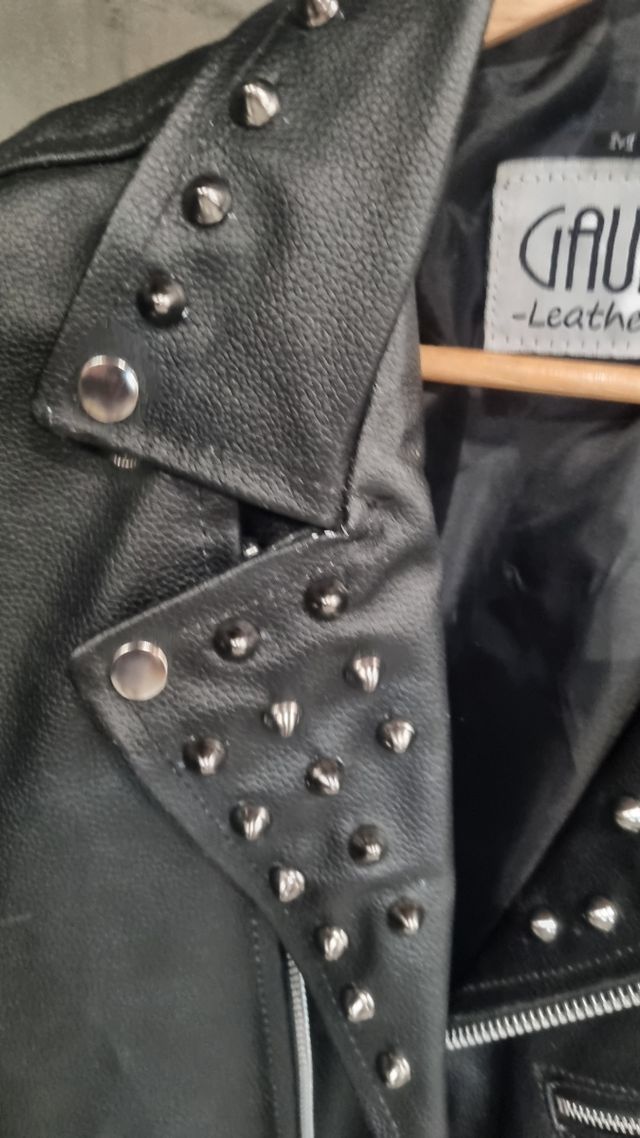 Punk Chaleco cuero con tachuelas y balas