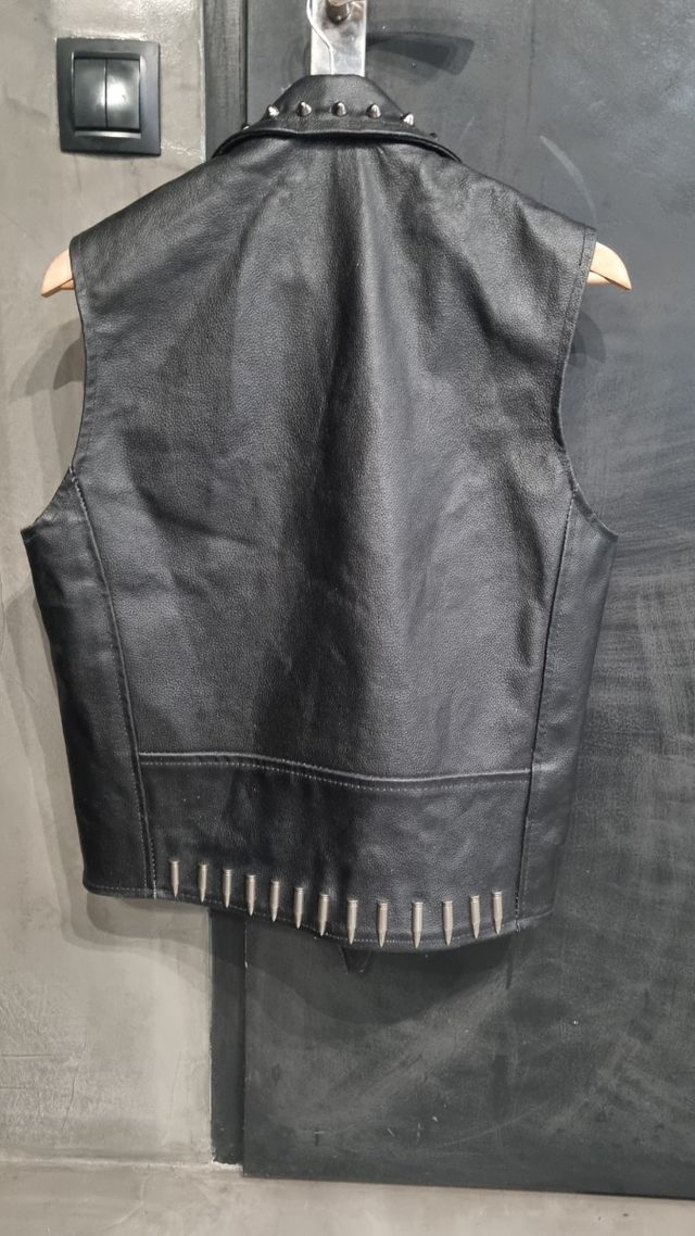 Punk Chaleco cuero con tachuelas y balas