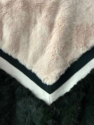 Chaqueta borreguito bomber rosa palo-verde fuerte.