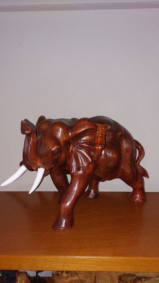 Elefante madera tallado