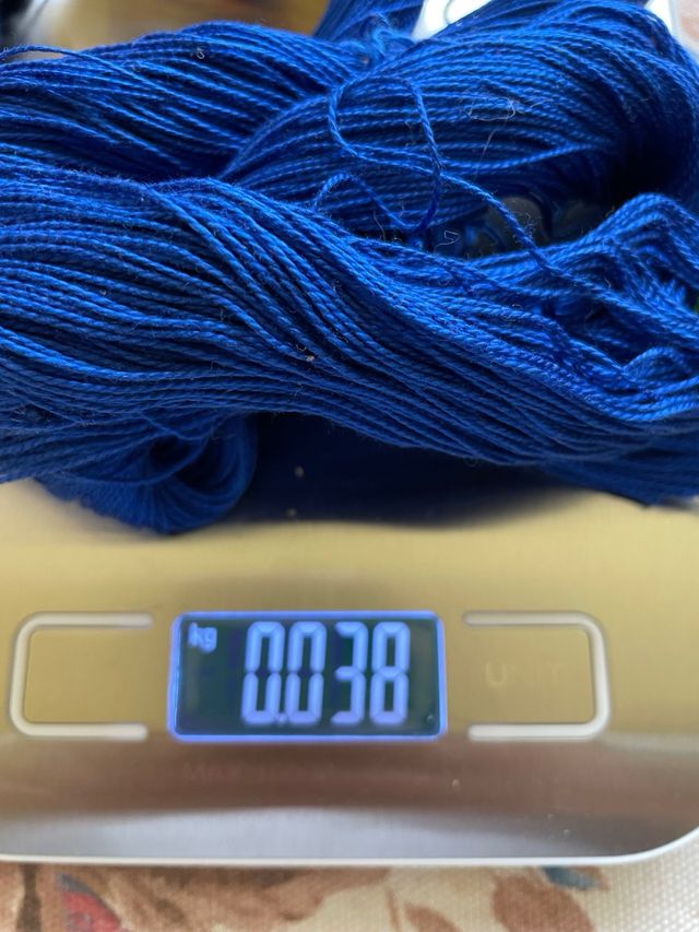 Cuadrante de cojín para bordar e hilos diversos