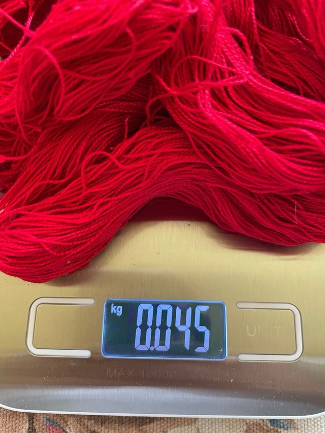 Cuadrante de cojín para bordar e hilos diversos