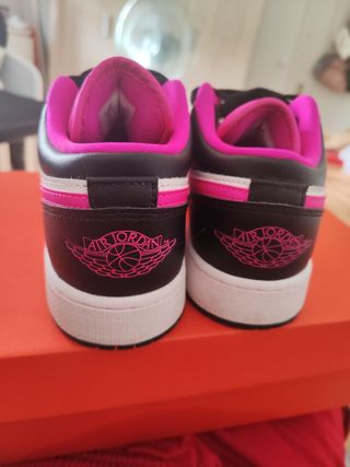 Zapatillas Jordan 1 Low Rosa-Negro