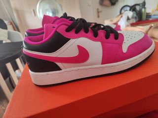Zapatillas Jordan 1 Low Rosa-Negro