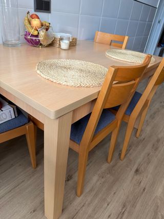 Mesa comedor madera + 3 sillas