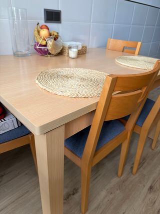 Mesa comedor madera + 3 sillas