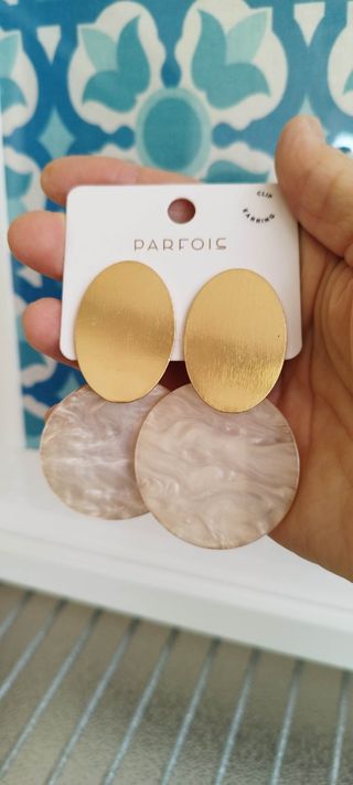 Pendientes Parfois dorados mate y nacar