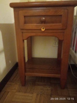 Escritorio, mesita y silla madera cerezo.