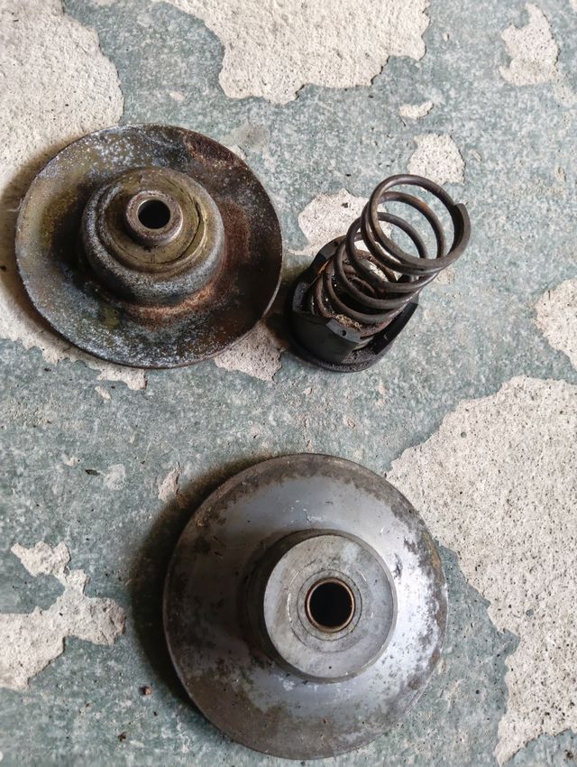 Plato y muelle contraste Derbi Variant