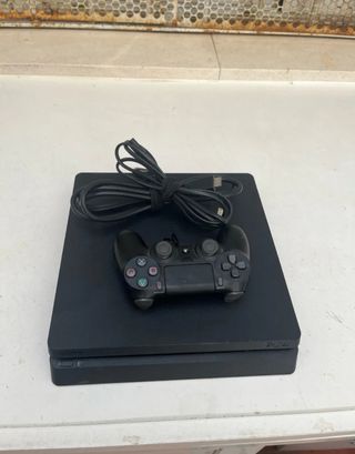 PS4 (PlayStation 4) negra
