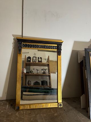 Espejo dorado y negro antiguo