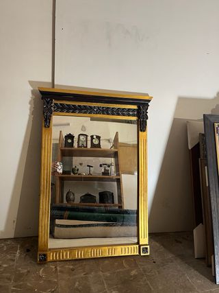 Espejo dorado y negro antiguo