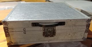 Flightcase metálico para mesa de mezclas