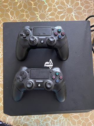PS4 Pro (PlayStation 4 Pro) 1000GB - 2 mandos