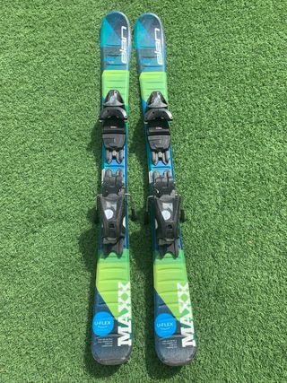 Esquís Elan 100 cm con fijaciones, casco y botas 