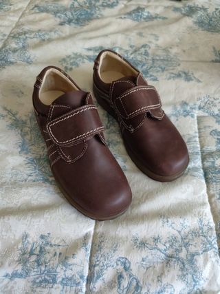 Zapatos de piel Marrón Niño 35 ,con velcro 
