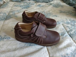 Zapatos de piel Marrón Niño 35 ,con velcro 
