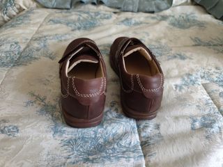 Zapatos de piel Marrón Niño 35 ,con velcro 
