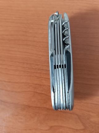 Navaja Suiza Multiherramienta con estuche 