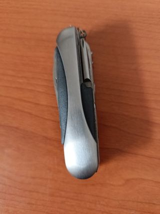 Navaja Suiza Multiherramienta con estuche 
