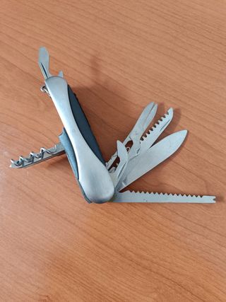 Navaja Suiza Multiherramienta con estuche 