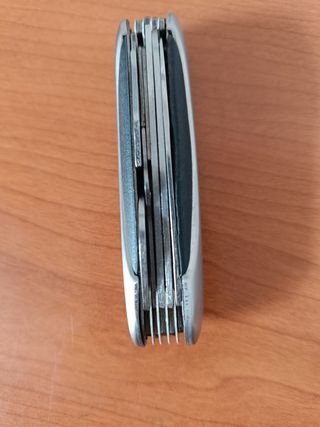 Navaja Suiza Multiherramienta con estuche 