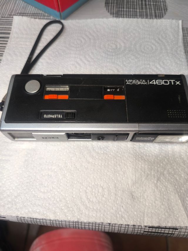 Fotocamera Minolta Autopak 460TX 110 con flash non funziona