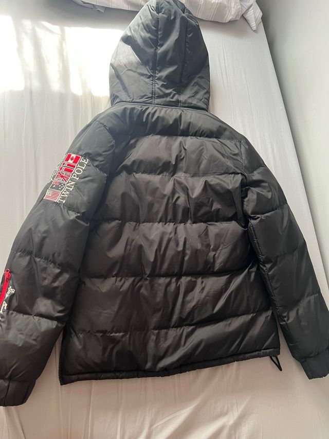 Geographical Norway - Abrigo negro