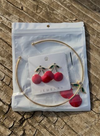 Collana e orecchini ciliegie glamour
