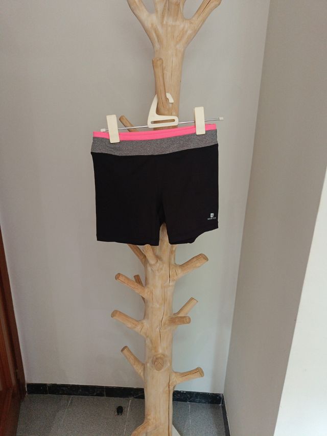 Shorts deportivos Domyos - negros y rosas