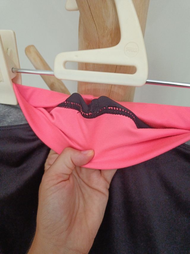 Shorts deportivos Domyos - negros y rosas