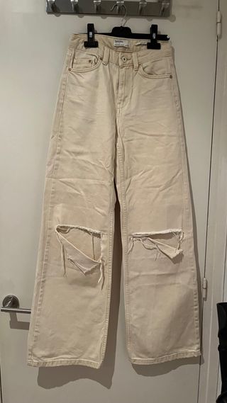Vaqueros Bershka beige XS