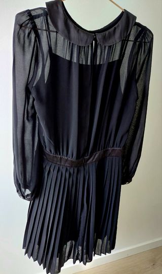Vestido plisado Sisley negro