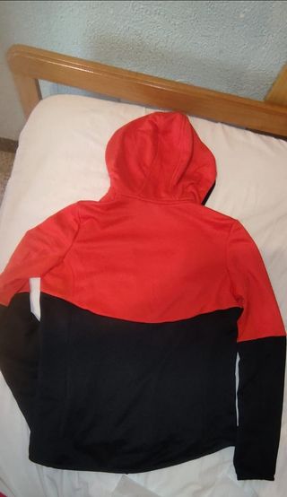 Chandal rojo y negro