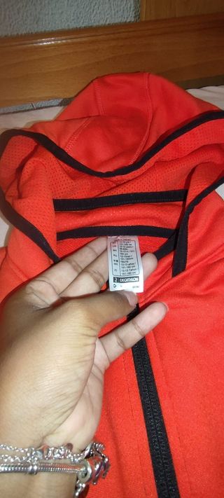 Chandal rojo y negro