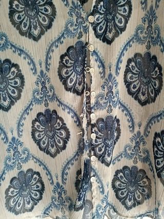 Camisa Zara estampada azul y blanca